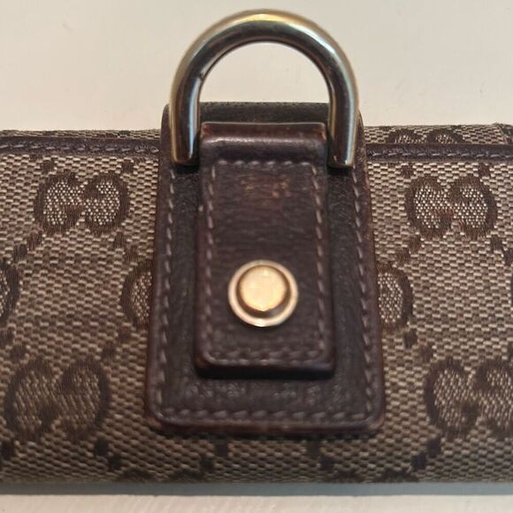 Gucci GG Logo Key Holder Wallet Case Brown Buckle Front Classic Monogram 5 Ring - Picture 13 of 14